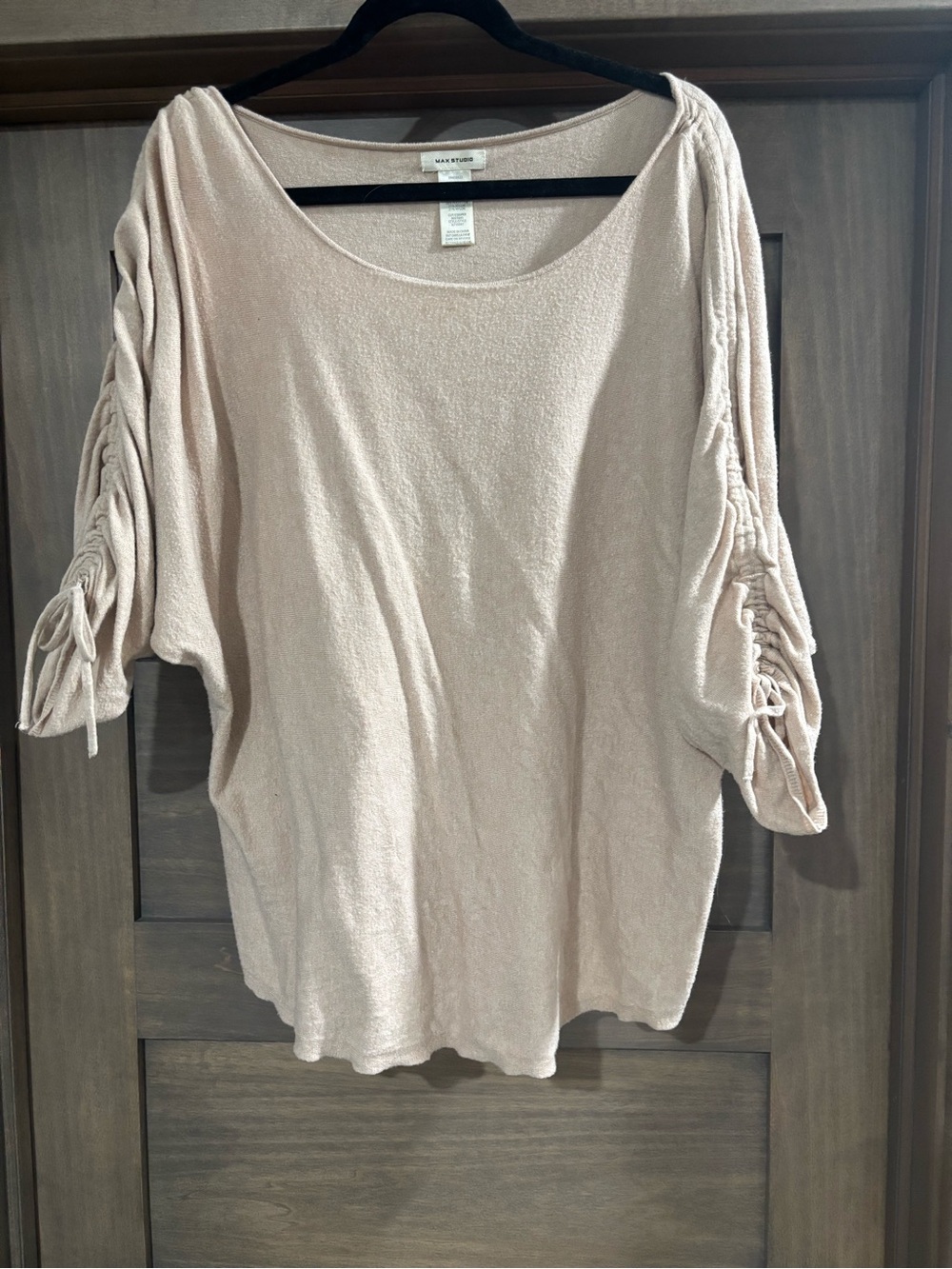 Max Studio ivory Ruched Sleeve Scoop Neck Top